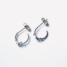 Load image into Gallery viewer, Elevate huggie hoops