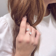 Load image into Gallery viewer, Envelop 2 disc open ring - Love Flo